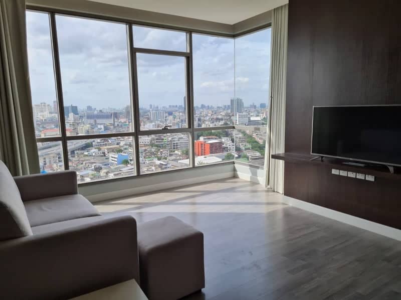 The Room Rama 4 — Spacious City Living | Near MRT & Expressway