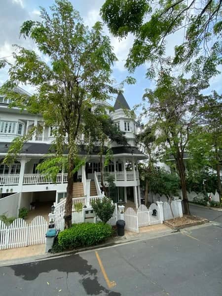 Fantasia Villa 2 — European Corner Townhome | Near BTS Bearing