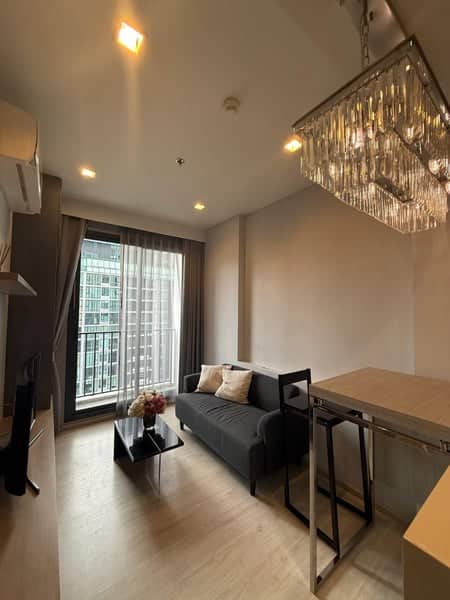 M Thonglor 10 — Pet-Friendly 1BR | Walk-in Closet | Near BTS Ekkamai