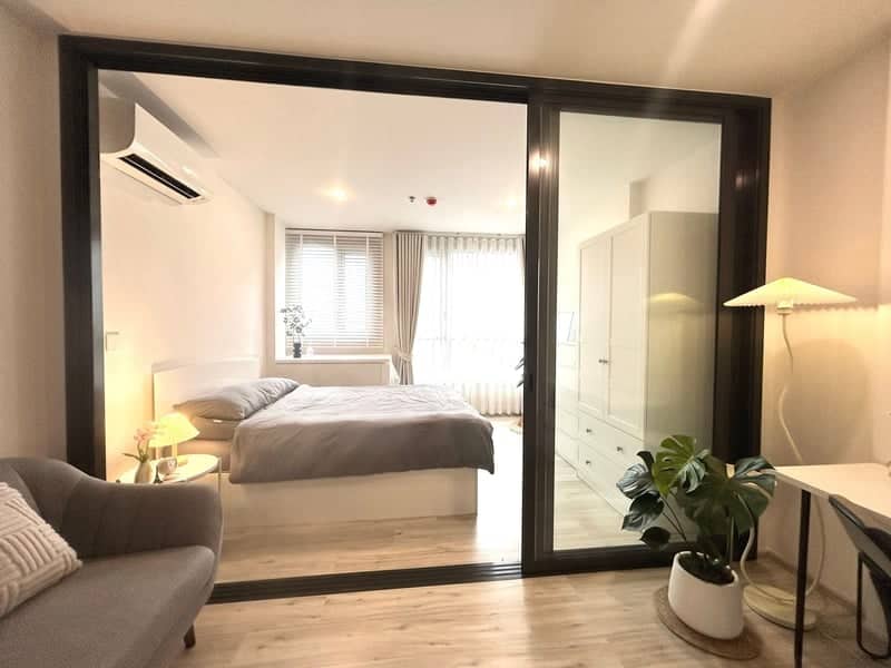 XT Huaikhwang — Fully Furnished High Floor Condo | Near MRT