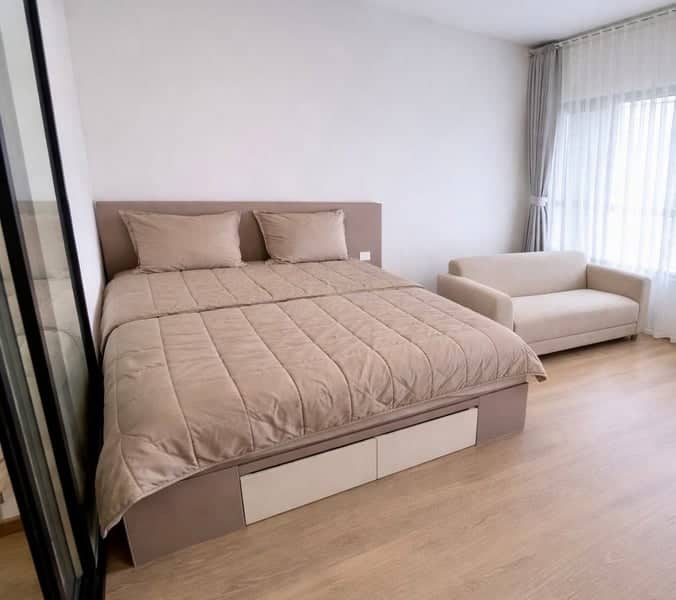 Life Rama 4 – Asoke — High Floor City View | Walk to MRT | Prime CBD