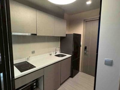 Life Asoke-Rama 9 — 11th Floor Studio | Southern Views | 350k THB Premium Built-in Decor photo 4
