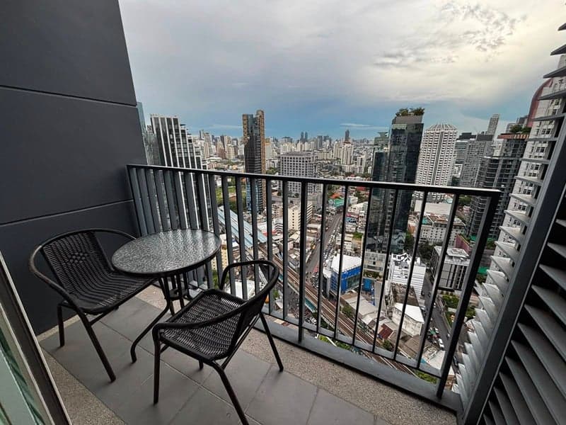 Siri at Sukhumvit — Renovated City-View Home | Direct BTS Skywalk photo 3