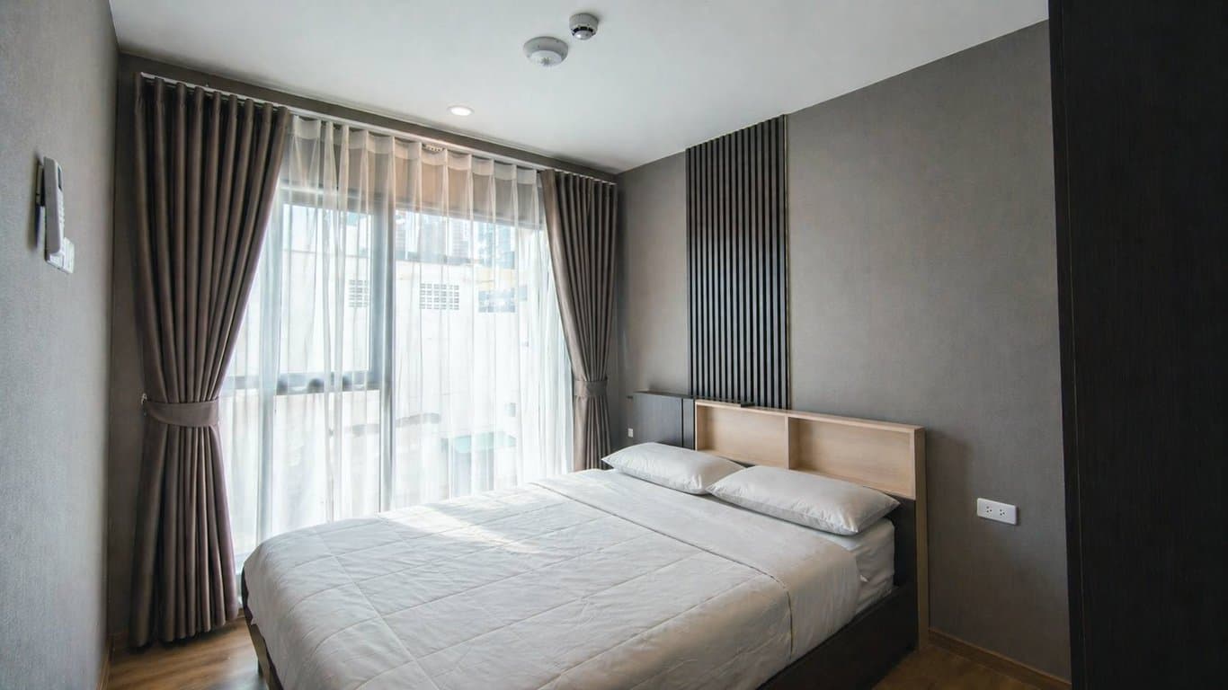 KLOS Ratchada 7 — Modern Minimalist Unit | Walk to MRT | Private Low-Rise