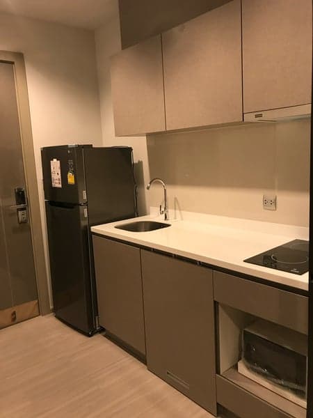 Life Asoke-Rama 9 | Tower A | 12A Floor | South View | 28 sqm | Foldable Bed | 300m to MRT Rama 9 | Owner Post photo 2
