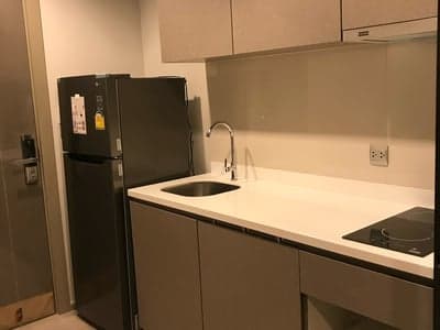 Life Asoke-Rama 9 | Tower A | 12A Floor | South View | 28 sqm | Foldable Bed | 300m to MRT Rama 9 | Owner Post photo 2