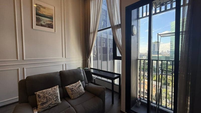 KnightsBridge Space Ratchayothin — High Ceiling Loft | BTS Steps Away | Prime Location photo 3