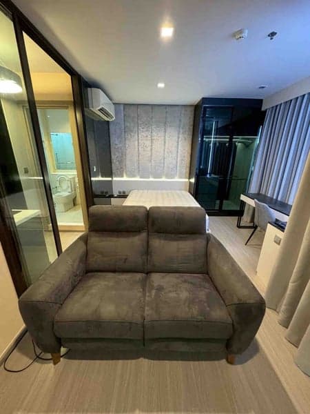 Life Asoke-Rama 9 — 11th Floor Studio | Southern Views | 350k THB Premium Built-in Decor photo 2