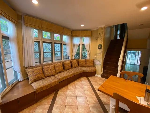 Fantasia Villa 2 — European Corner Townhome | Near BTS Bearing photo 3