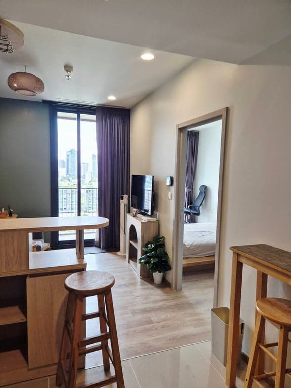 Oka Haus Sukhumvit 36 — Pool View Residence with Bathtub and Free Internet