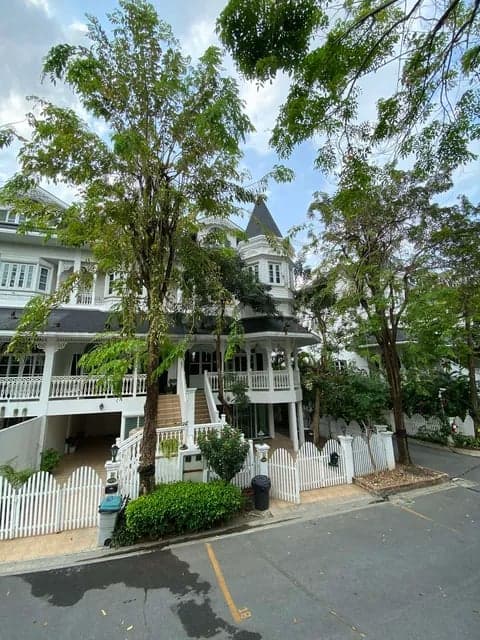 Fantasia Villa 2 — European Corner Townhome | Near BTS Bearing