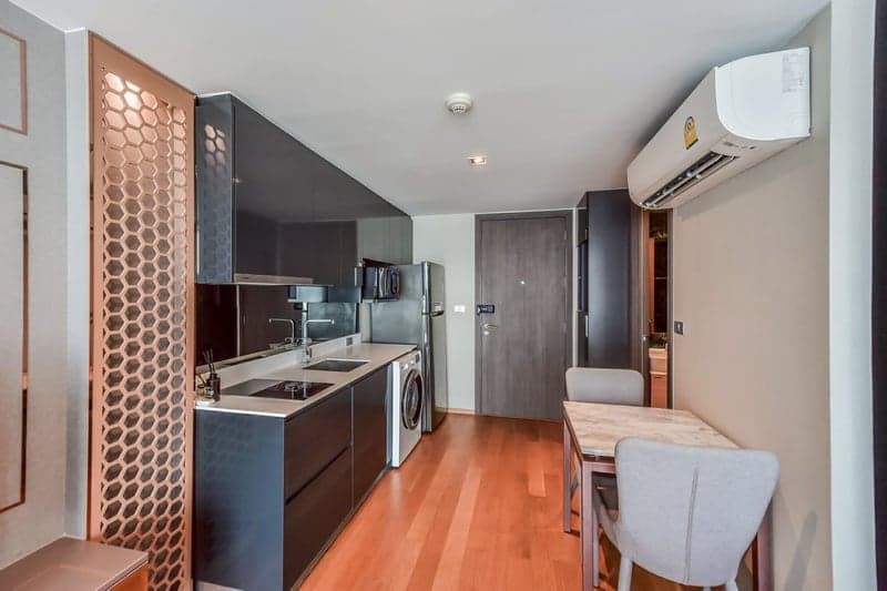 Altitude Define Samyan — Private Low-Rise Living | Near MRT Samyan photo 2