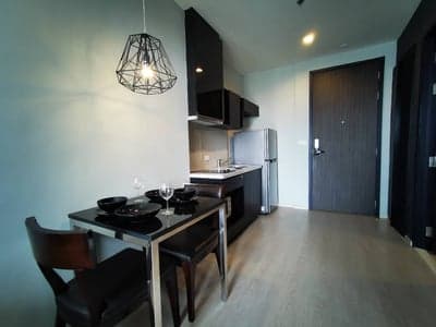 Rhythm Sukhumvit 44/1 — 0m to BTS Phra Khanong | 11th Floor | Ready to Move In photo 2