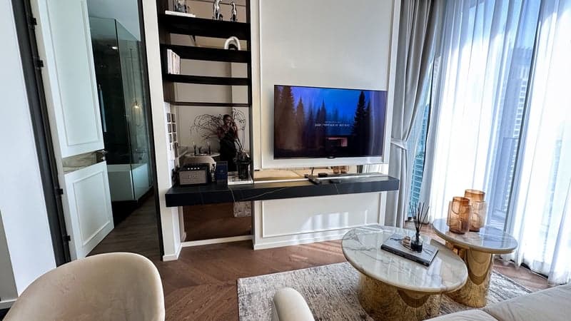 28 Chidlom — High Floor Park View | Quiet Luxury | 250m to BTS photo 2