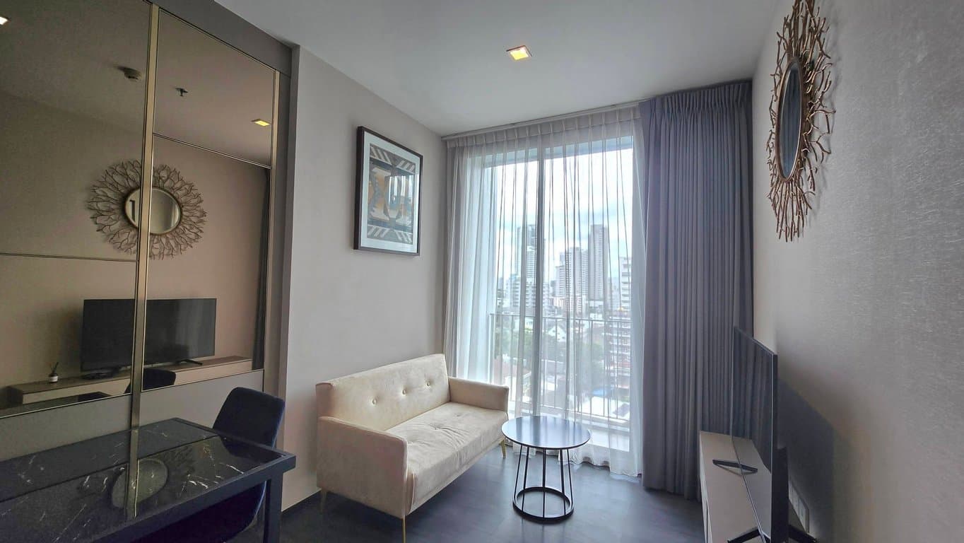 Edge Sukhumvit 23 — Fully Furnished Unit | Walk to BTS & MRT Asoke