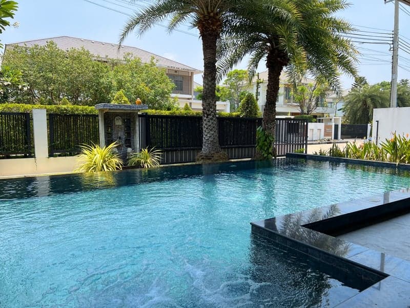 Perfect Place Sukhumvit 77 — Luxury Pool Villa Corner House | Near Suvarnabhumi photo 2