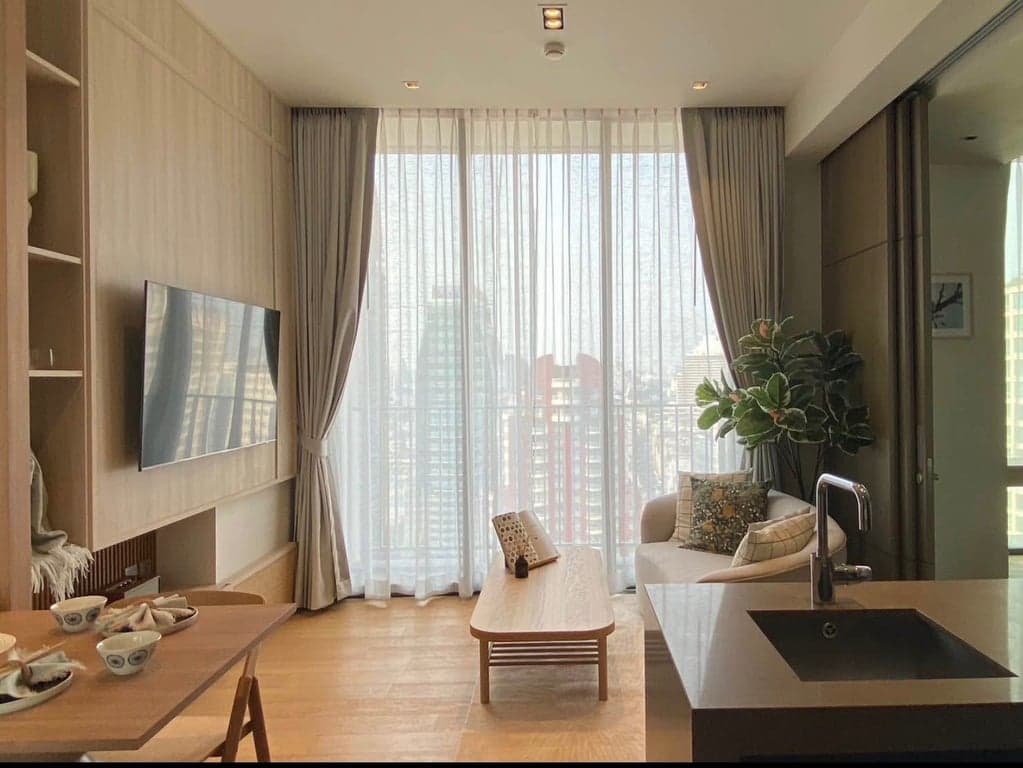 28 Chidlom — Luxury High-Floor Unit | Walk to BTS Chidlom | Prime CBD