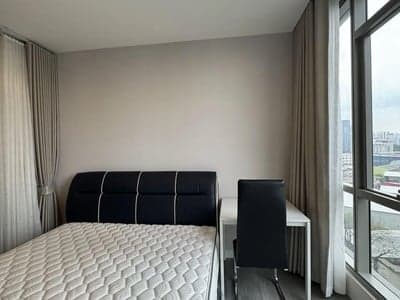 The Room Rama 4 — City & Pool View | Fully Furnished | Near MRT photo 2