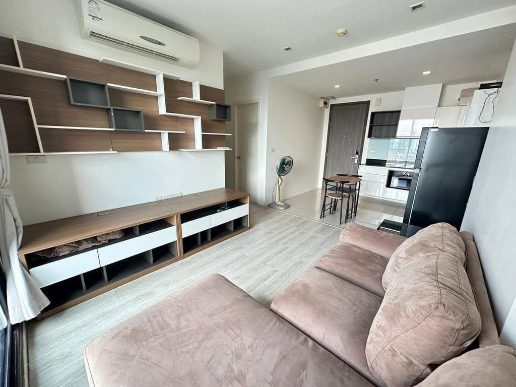 Quinn Condo Ratchada 17 — Luxury 2BR Corner Unit | Newly Renovated Floor | 200m to MRT Sutthisan