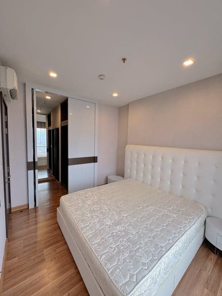 Ivy Ampio Ratchada — High Floor Unblocked View | Walk-in Closet | MRT Cultural Centre photo 4