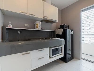 Q House Condo Sathorn — Fully Furnished 1BR | Prime BTS Krung Thon Buri | Riverside Views photo 4