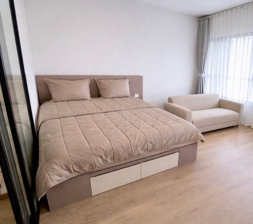 Life Rama 4 – Asoke — High Floor City View | Walk to MRT | Prime CBD