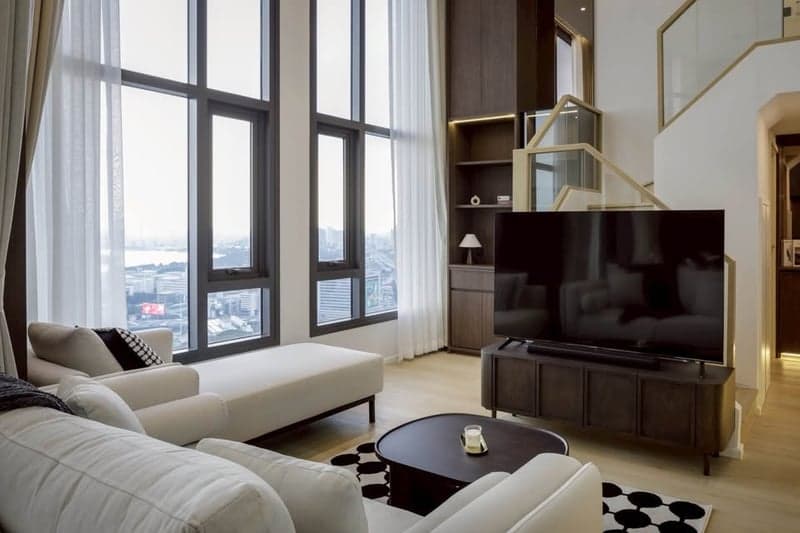 LIFE Rama 4 - Asoke — Rare High-Ceiling Home | Chao Phraya View photo 3