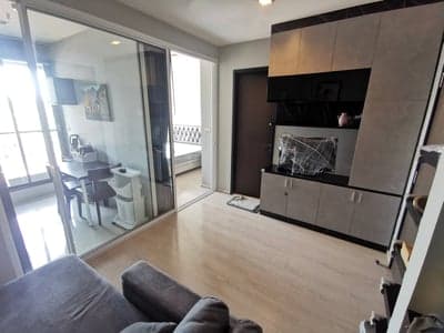 Rhythm Sukhumvit 44/1 — Direct BTS Access | Quiet Work-From-Home Living photo 2