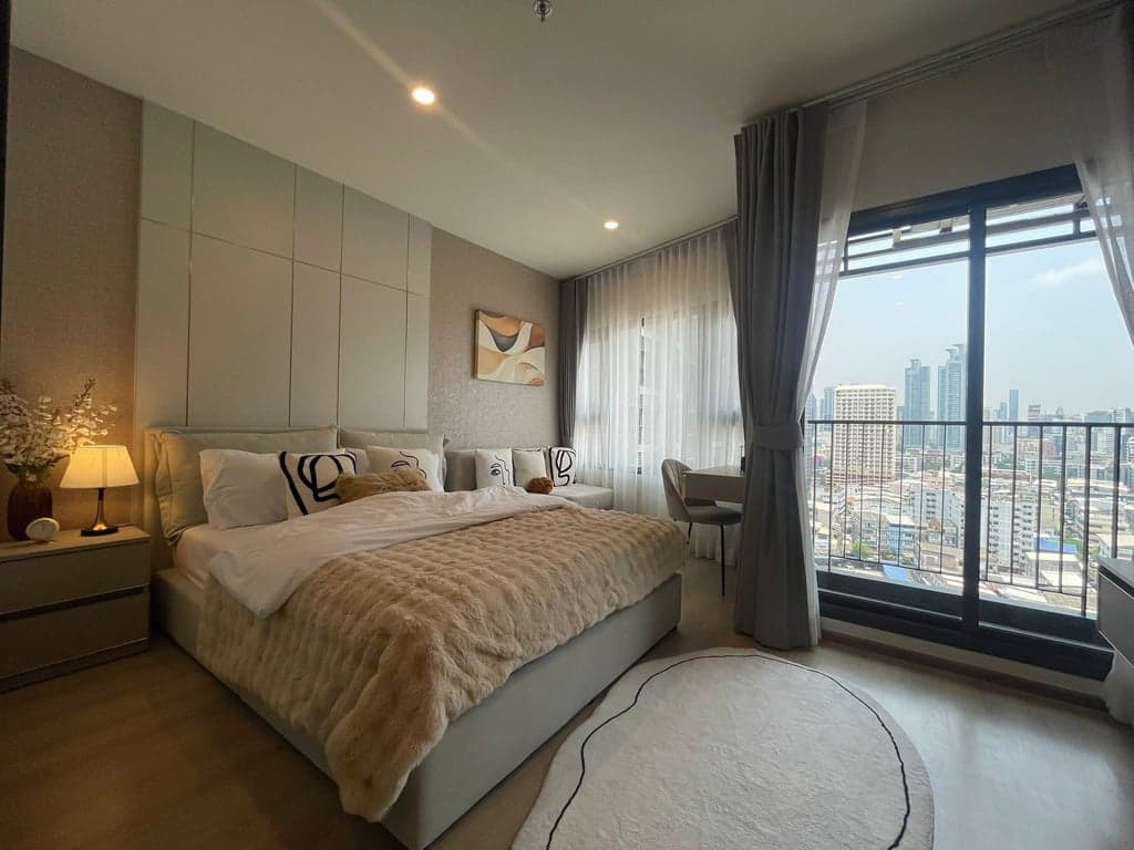 Life Rama 4-Asoke — High Floor City View | Ready to Move | Near MRT