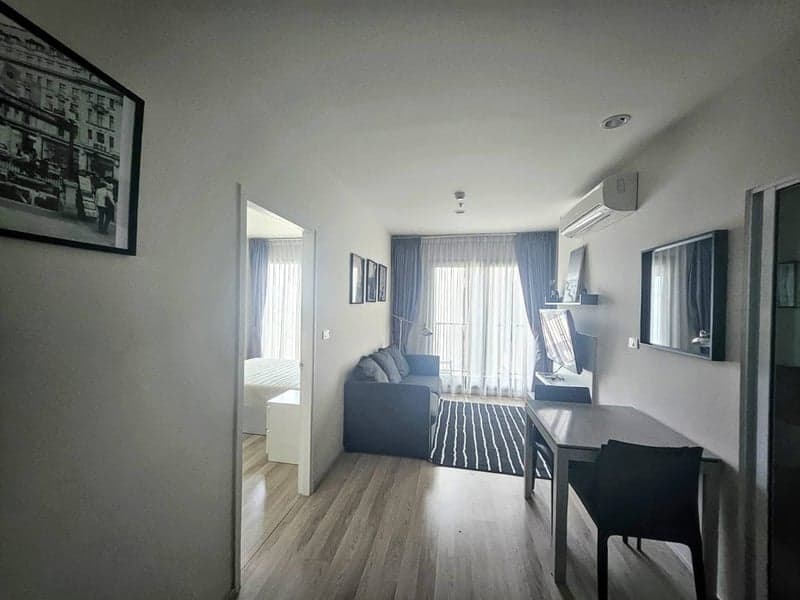 Centric Huai Khwang — Rare Large 1 Bedroom | 150m to MRT photo 4