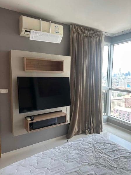 Rhythm Huai Khwang — High Floor Corner Unit | 0m from MRT | Huai Khwang photo 3