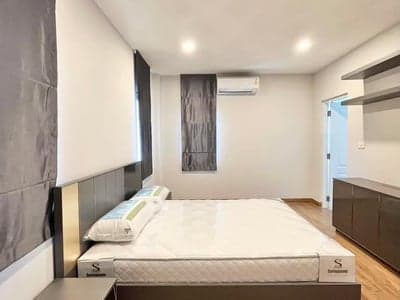 Centro Vibhavadi — Corner Detached House | Near Harrow | Spacious Garden photo 4