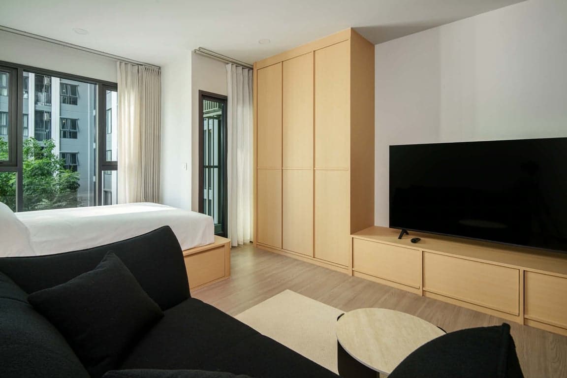 Aspire Sukhumvit - Rama 4 — Brand New Minimalist Studio | Pool View | Near BTS