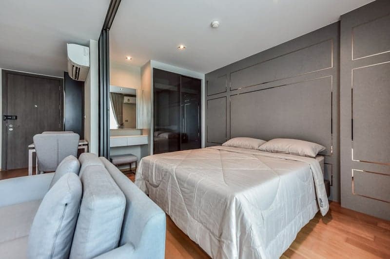 Altitude Define Samyan — Private Low-Rise Living | Near MRT Samyan photo 3