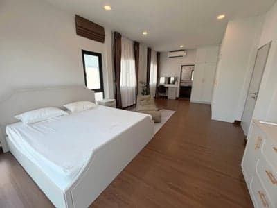 The City Bangna Km.7 — Private Luxury House | 4BR 285 sqm | Pet Friendly photo 4
